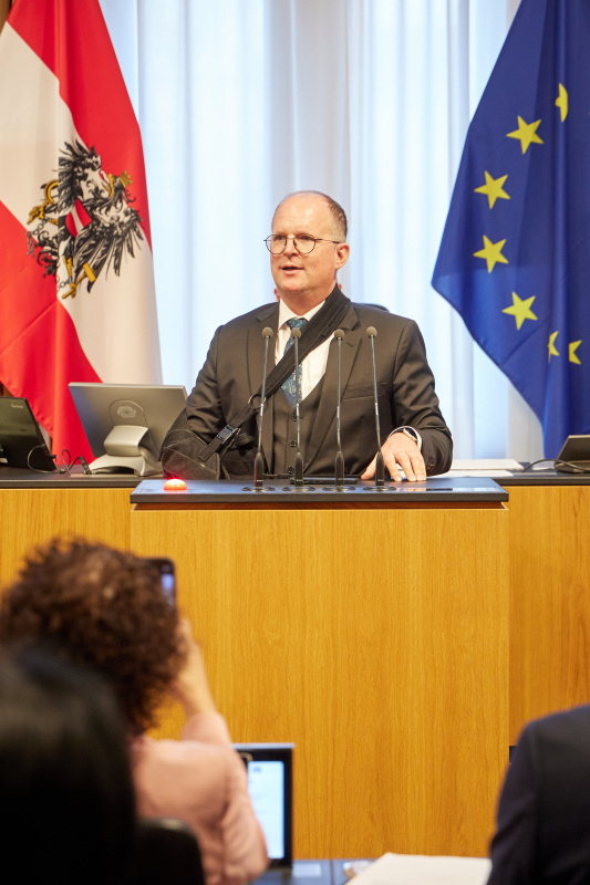 Am Redner:innenpult: Bundesrat Bernhard Ruf (ÖVP)