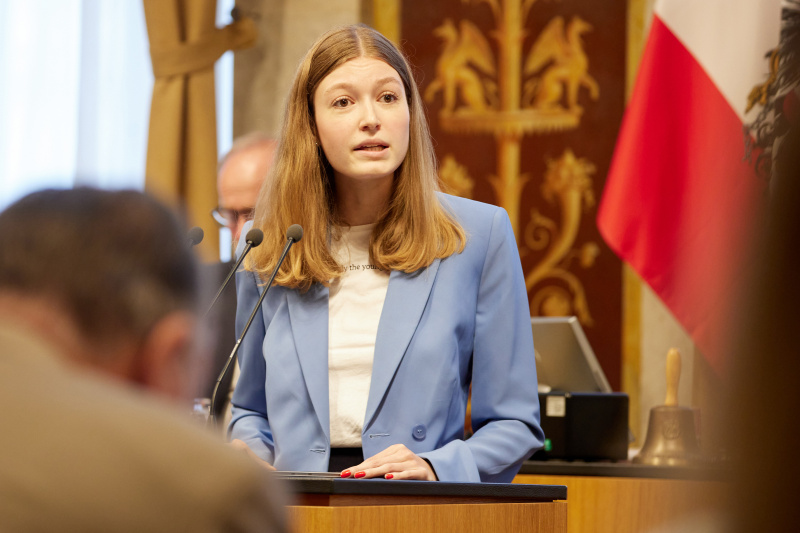 Am Redner:innenpult: Bundesrätin Amelie Muthsam (SPÖ)