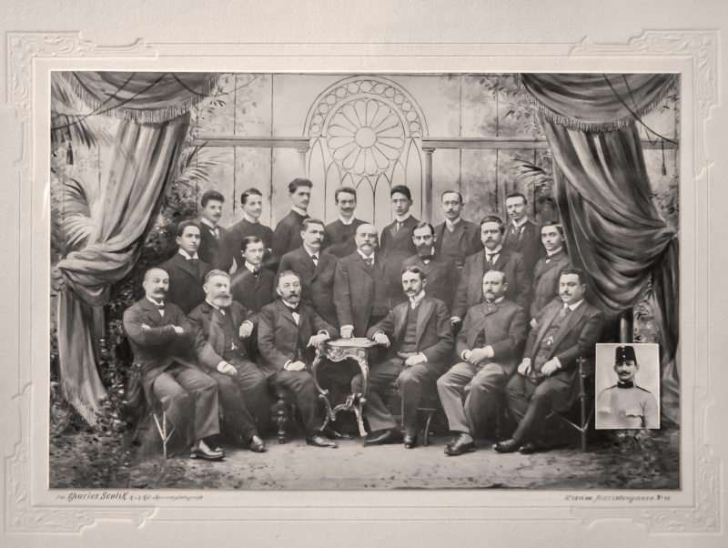 Gruppenfoto der Mitarbeiter des Stenographenbüros um 1903.