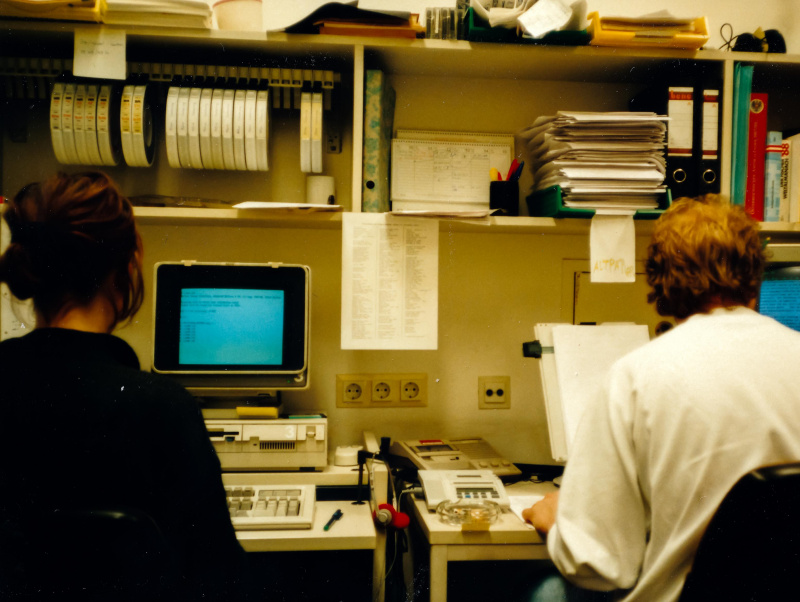 Büro der Abteilung Stenographische Protokolle in den 1990er Jahren