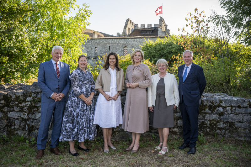 Gruppenfoto. Von rechts: Nationalratspräsident Walter Rosenkranz (FPÖ), Präsidentin des Belgischen Parlaments Patricia Creutz-Vilvoye, Präsidentin des Deutschen Bundestages Julia Klöckner, Schweizer Nationalratspräsidentin Maja Riniker, Vizepräsidentin des Liechtensteiner Landtags Franziska Hoop, Präsident der Luxemburgischen Abgeordnetenkammer Claude Wiseler