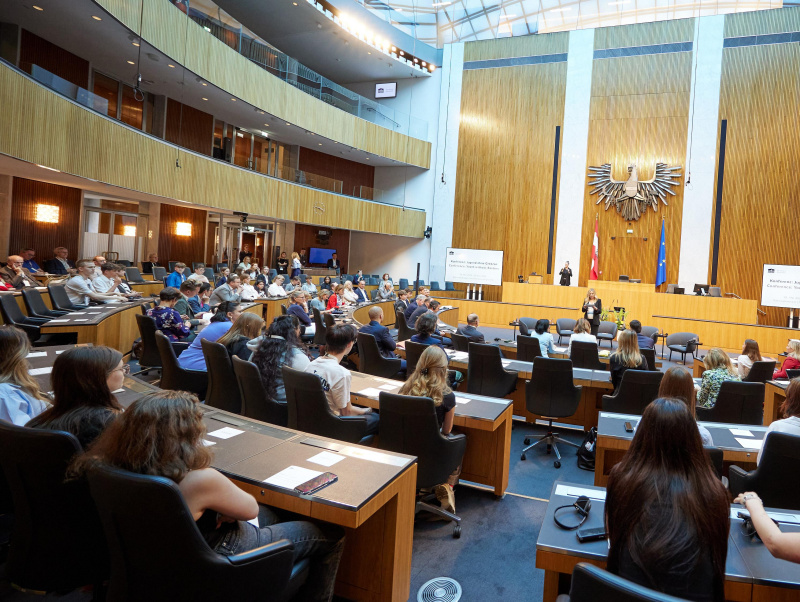 Moderation. Journalistin Nina Kraft