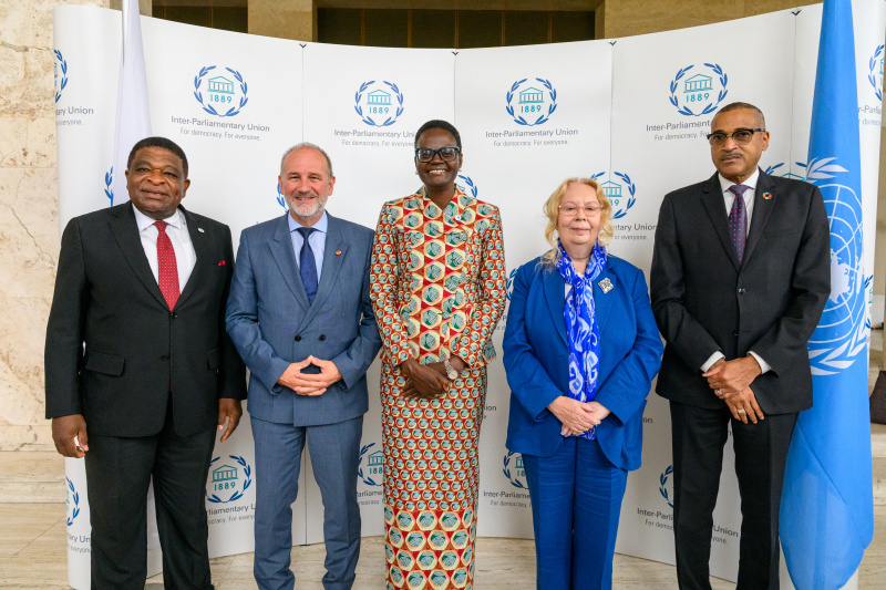 Familyfoto with the President of the Federal Council of Austria Peter Samt (FPÖ) (2. from left)