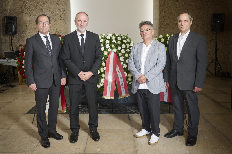 Von links: Zweiter Nationalratspräsident Peter Haubner (ÖVP),  Bundesratspräsident Peter Samt (FPÖ), Vorsitzende des Volksgruppenbeirats Emmerich Gärtner-Horvath, stellvertretende Vorsitzende des Volksgruppenbeirats Andreas Sarközi