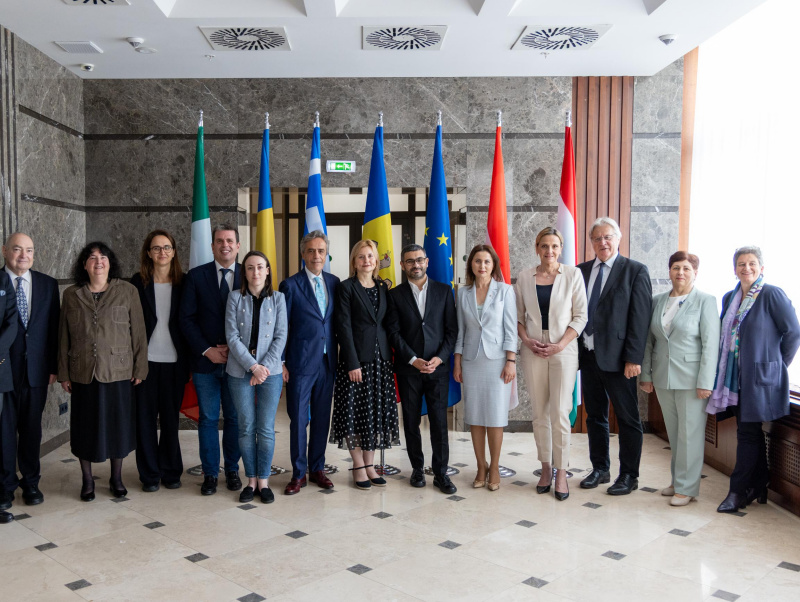 Vertreter:innen der Parlamente Italien, Rumänien, Griechenland, Moldau, Ungarn und Österreich (v.l.n.r.)