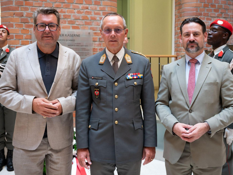 Vorsitzender PBHK Abg. z. NR Mag. Friedrich Ofenauer, ChGStb Gen Mag. Rudolf Striedinger und Vorsitzender PBHK Abg. z. NR Robert Laimer nach der Kranzniederlegung 