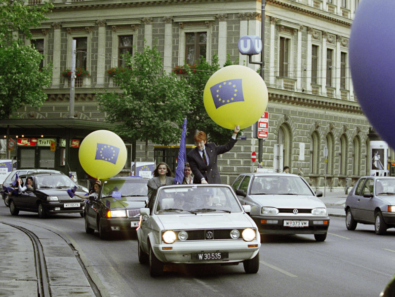 Viele Österreicher freuen sich sichtlich über die positive EU-Volksabstimmung