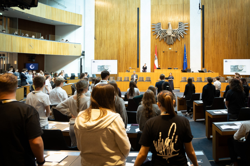 Einführung ins Thema durch Parlamentssprecher Karl-Heinz Grundböck und Parlamentsbedienstete Sandra Kusmierczyk - Abteilung EU-Angelegenheiten