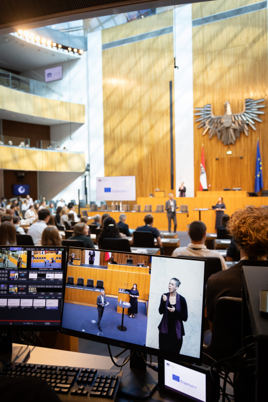 Einführung ins Thema durch Parlamentssprecher Karl-Heinz Grundböck und Parlamentsbedienstete Sandra Kusmierczyk - Abteilung EU-Angelegenheiten
