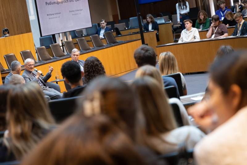 Fragen an Bundeskanzler a. D. Wolfgang Schüssel und Botschafter a. D. Dietmar Schweisgut