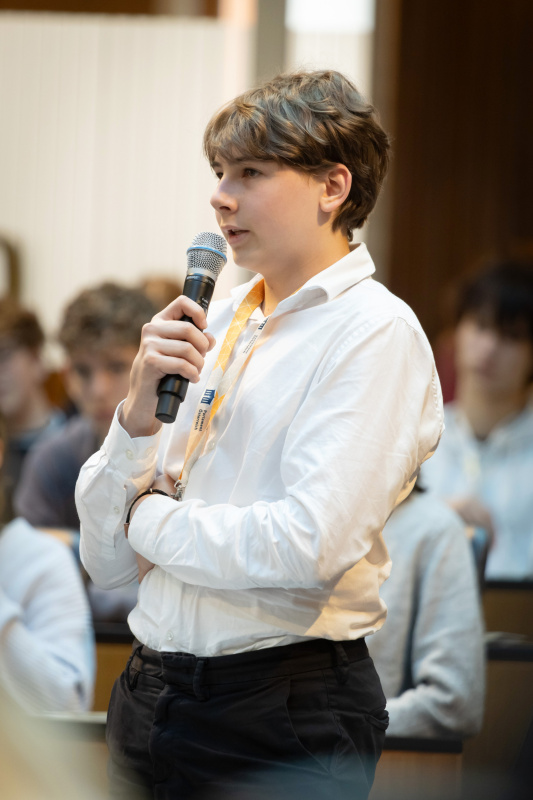 Frage eines Schülers an Bundeskanzler a. D. Wolfgang Schüssel und  Botschafter a. D. Dietmar Schweisgut