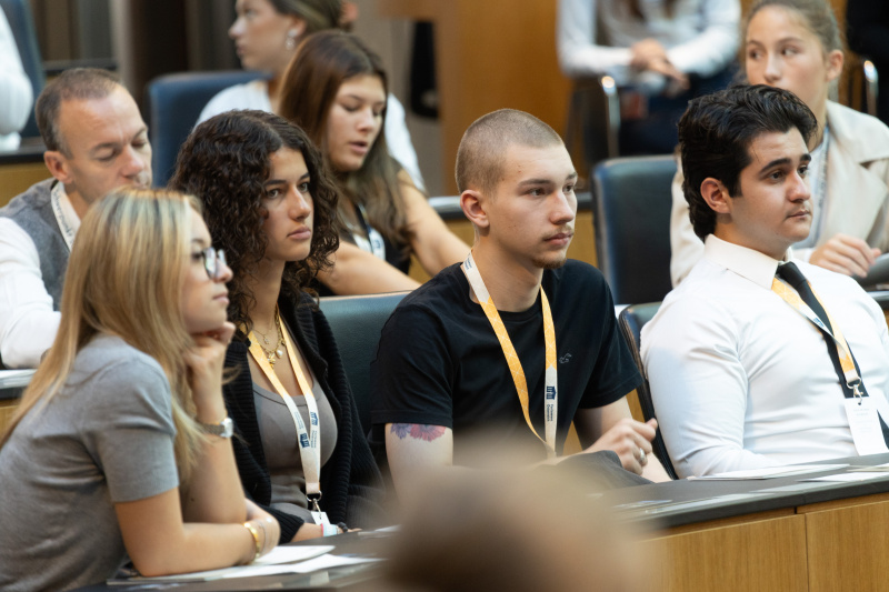 Blick Richtung Schülerinnen und Schüler