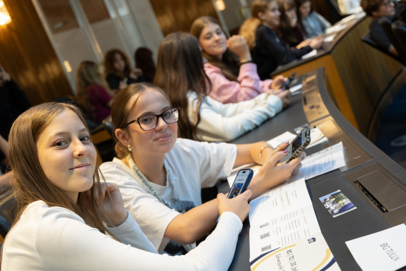 Quiz. Blick Richtung Schülerinnen und Schüler