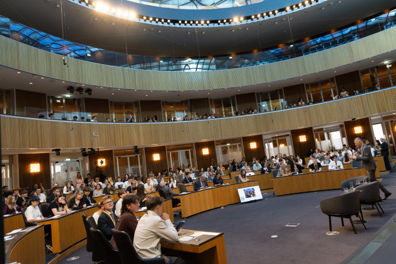 Quiz. Blick Richtung Schülerinnen und Schüler