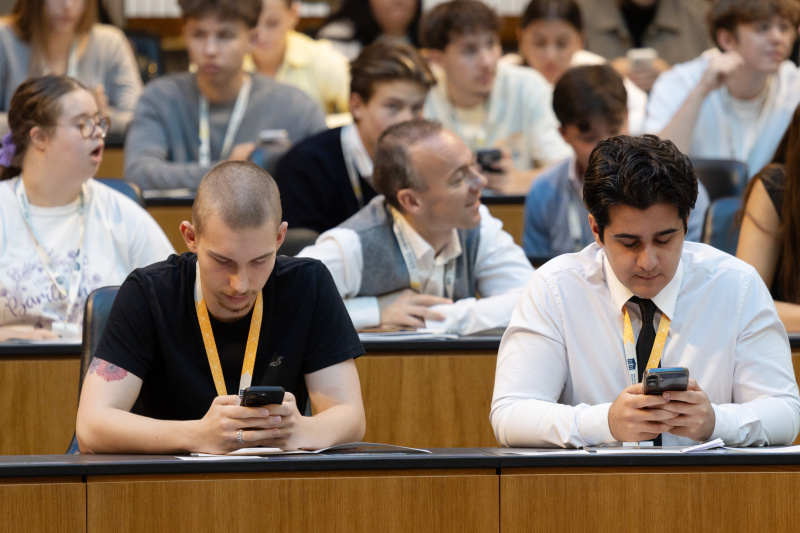 Quiz. Blick Richtung Schülerinnen und Schüler