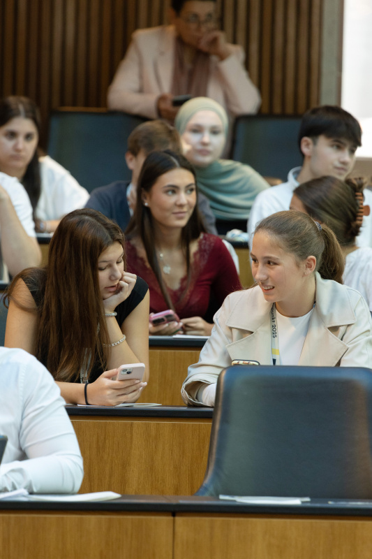 Quiz. Blick Richtung Schülerinnen und Schüler