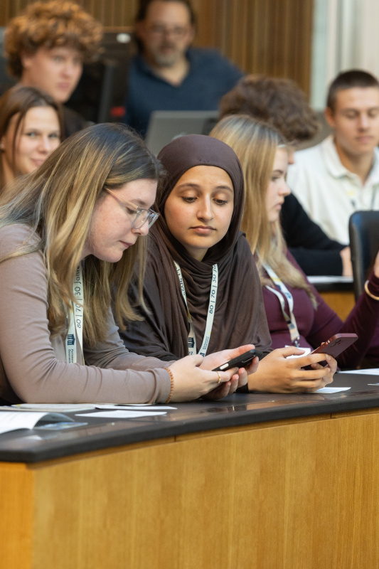 Quiz. Blick Richtung Schülerinnen und Schüler