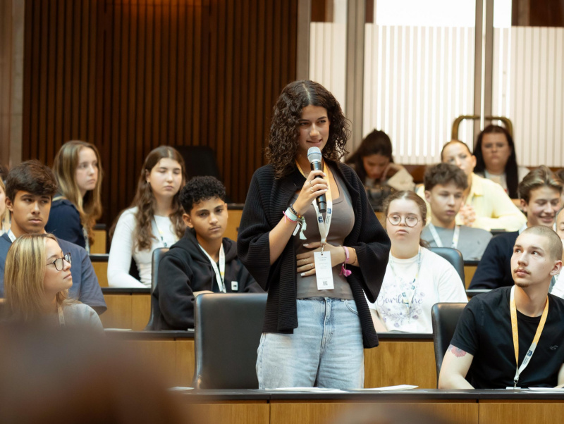 Frage einer Schülerin an Bundeskanzler a.D. Wolfgang Schüssel und  Botschafter a. D. Dietmar Schweisgut