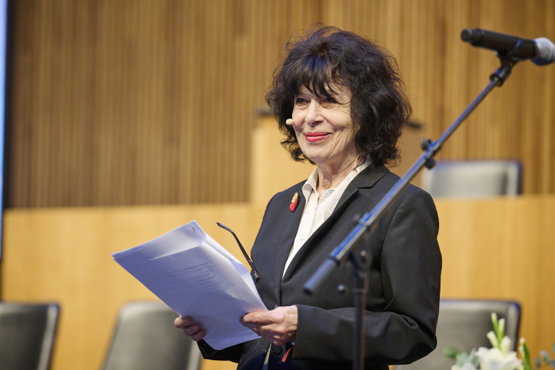 Lesung. Schriftstellerin Monika Helfer