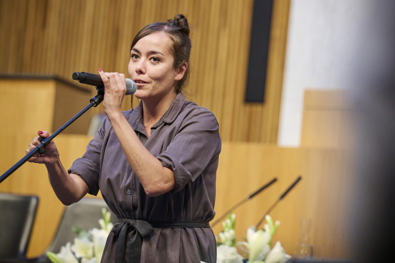 Poetryslam. Rapperin & Slampoetin Yasmo