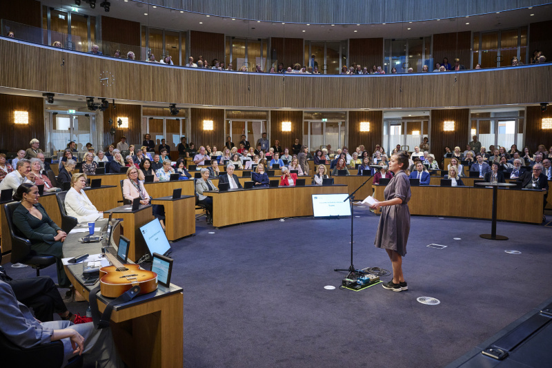 Poetryslam. Rapperin & Slampoetin Yasmo