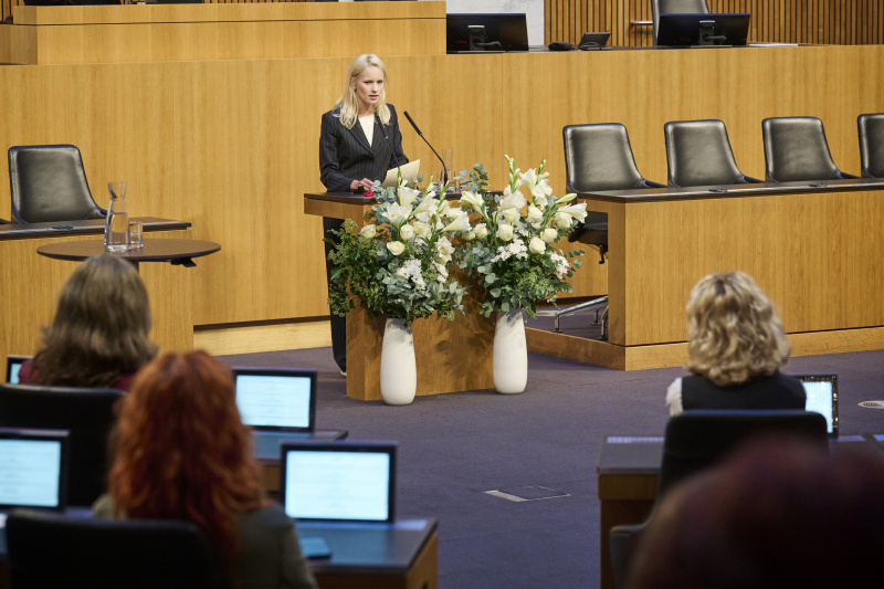 Lesung. Schauspielerin und Autorin Valerie Huber
