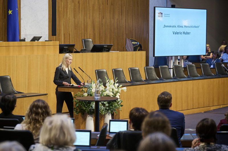 Lesung. Schauspielerin und Autorin Valerie Huber