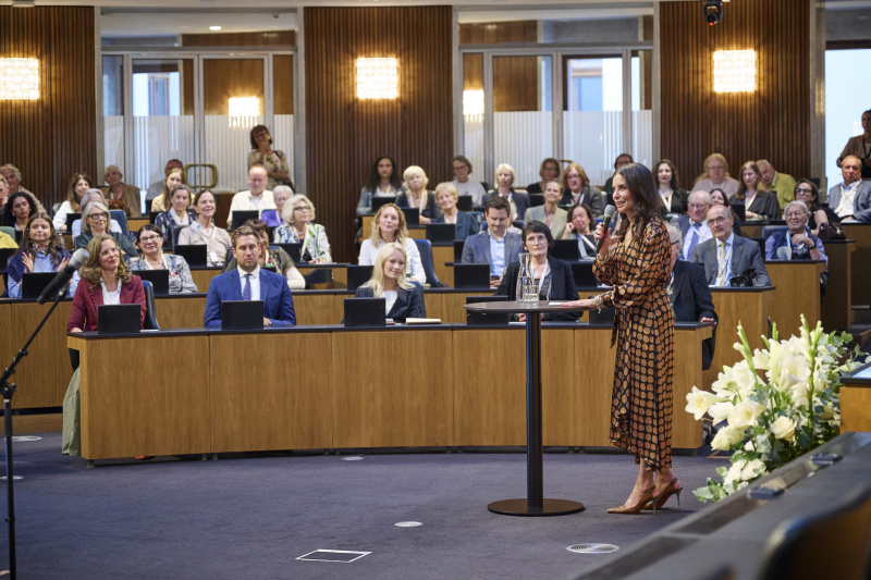 Moderation. Sonja Kato