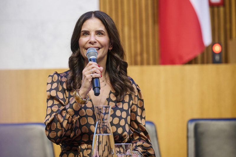 Moderation. Sonja Kato