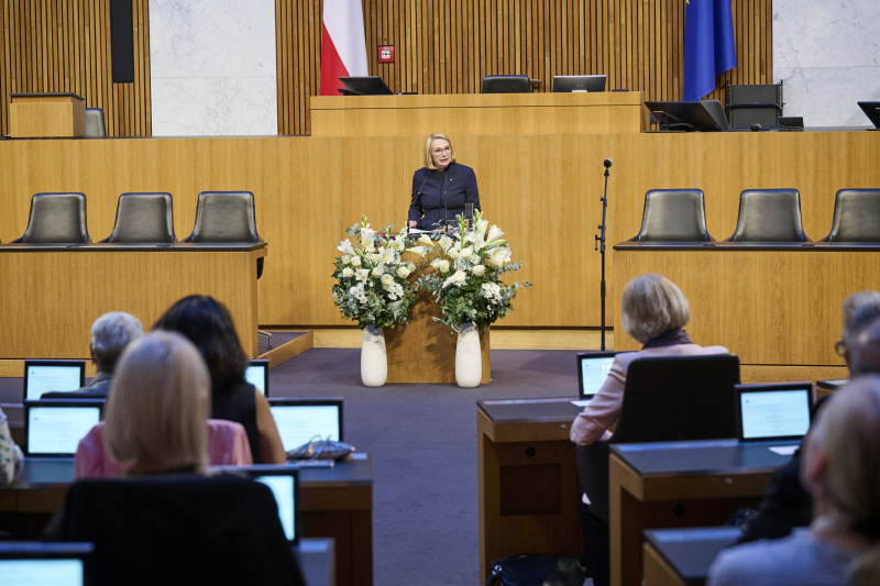 Eröffnungsworte. Dritte Nationalratspräsidentin Doris Bures (SPÖ)