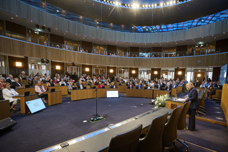 Eröffnungsworte. Dritte Nationalratspräsidentin Doris Bures (SPÖ)