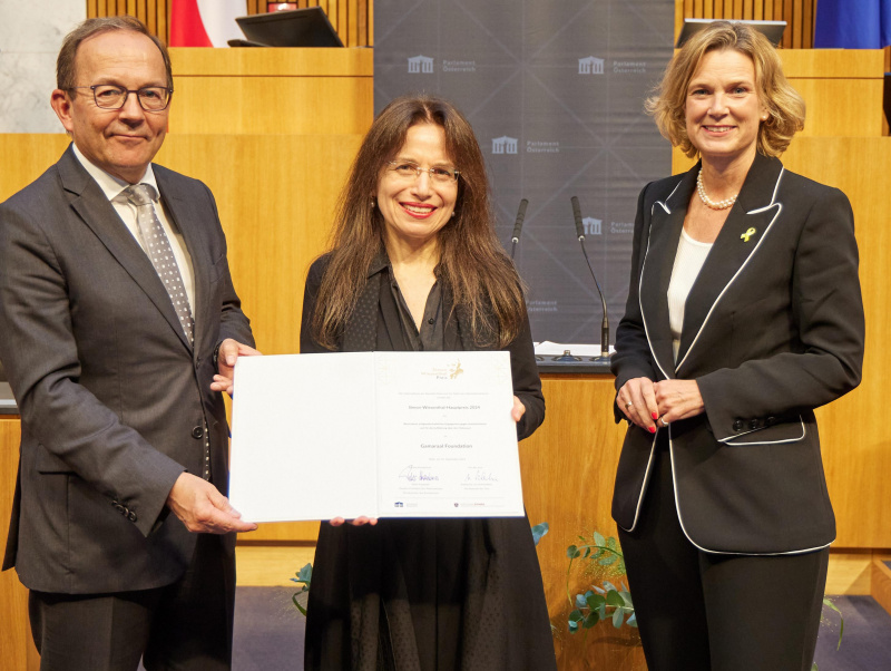 Preis in der Kategorie „Hauptpreis“ an Gamaraal Foundation. Von links: Zweiter Nationalratspräsident Peter Haubner (ÖVP), Anita Winter - Gamaraal Foundation, EU-Koordinatorin für die Bekämpfung von Antisemitismus und die Förderung jüdischen Lebens Katharina von Schnurbein  