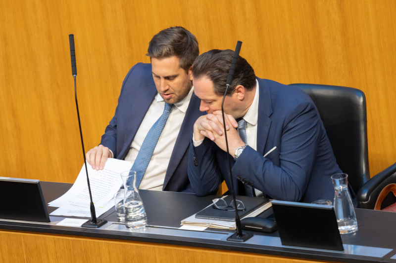 Auf der Regierungsbank von links: Staatssekretär Alexander Pröll (ÖVP), Landwirtschaftsminister Norbert Totschnig (ÖVP)