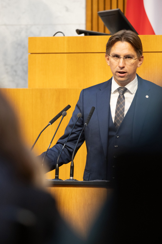 Am Rednerpult: Nationalratsabgeordneter Joachim Schnabel (ÖVP)