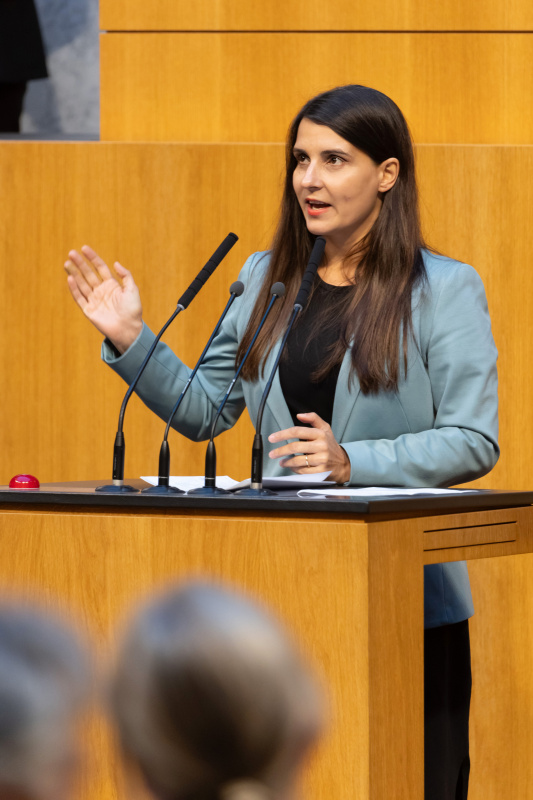 Am Rednerinennpult: Nationalratsabgeordnete Meri Disoski (GRÜNE)