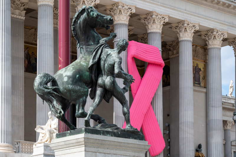 Pink Ribbon am Parlamentsgebäude