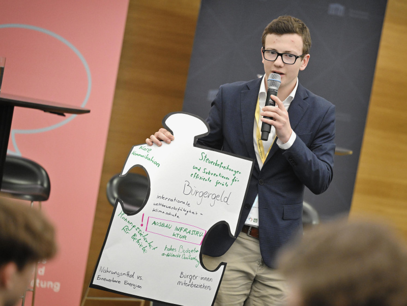 Präsentation der erarbeiteten Vorschläge. Blick Richtung Veranstaltungsteilnehmer:innen