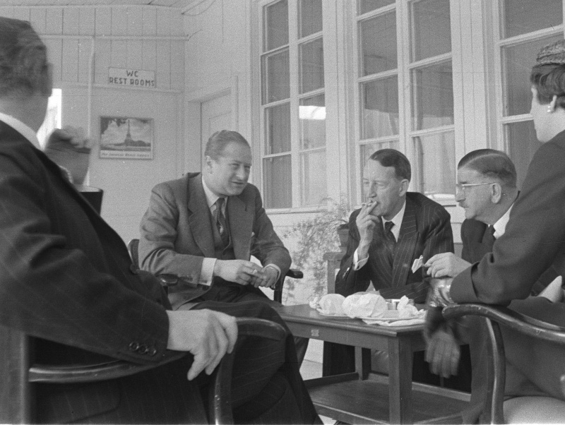 Von links: Staatssekretär Bruno Kreisky, der US-Botschafter in Österreich Llewellyn Thompson und Außenminister Leopold Figl2