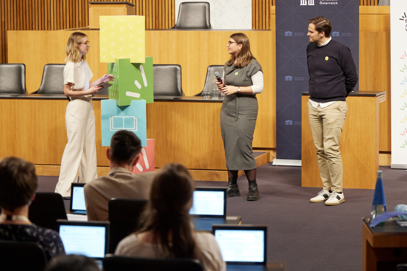 Interview. Von links: Verena Mischitz, Vorsitzende der Bundesjugendvertretung Lejla Visnjic, Vorsitzender der Bundesjugendvertretung Sebastian Stark