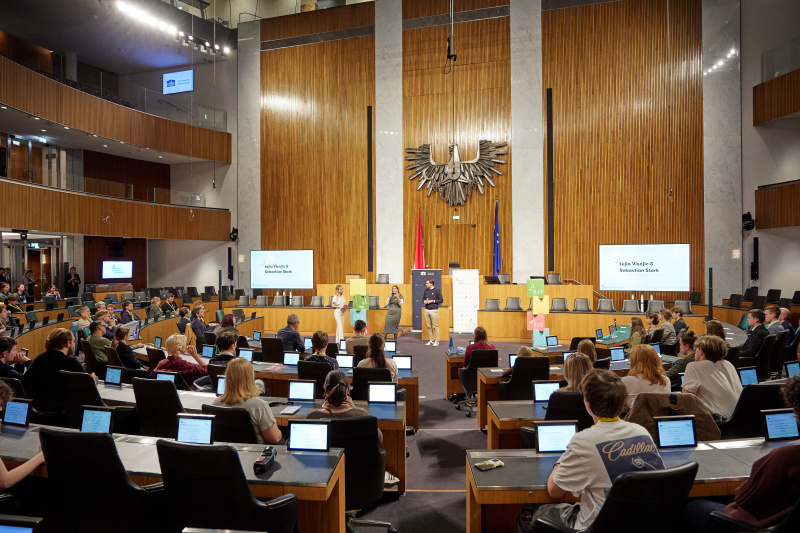 Interview. Von links: Verena Mischitz, Vorsitzende der Bundesjugendvertretung Lejla Visnjic, Vorsitzender der Bundesjugendvertretung Sebastian Stark