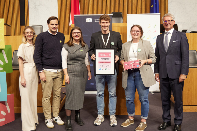 Von links: Verena Mischitz, Vorsitzender der Bundesjugendvertretung Sebastian Stark, Vorsitzende der Bundesjugendvertretung Lejla Visnjic, Proponent und Proponentin von Klimagefühle-WS - Psychologists for Future Austria, Parlamentsvizedirektor Alexis Wintoniak