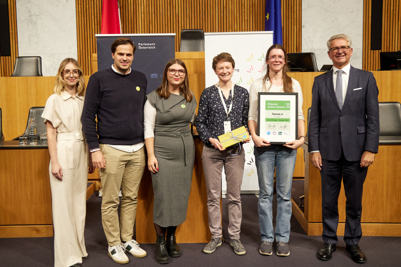 Von links: Verena Mischitz, Vorsitzender der Bundesjugendvertretung Sebastian Stark, Vorsitzende der Bundesjugendvertretung Lejla Visnjic, Proponentinnen von Arts for Change - Change for Arts - forum n, Parlamentsvizedirektor Alexis Wintoniak