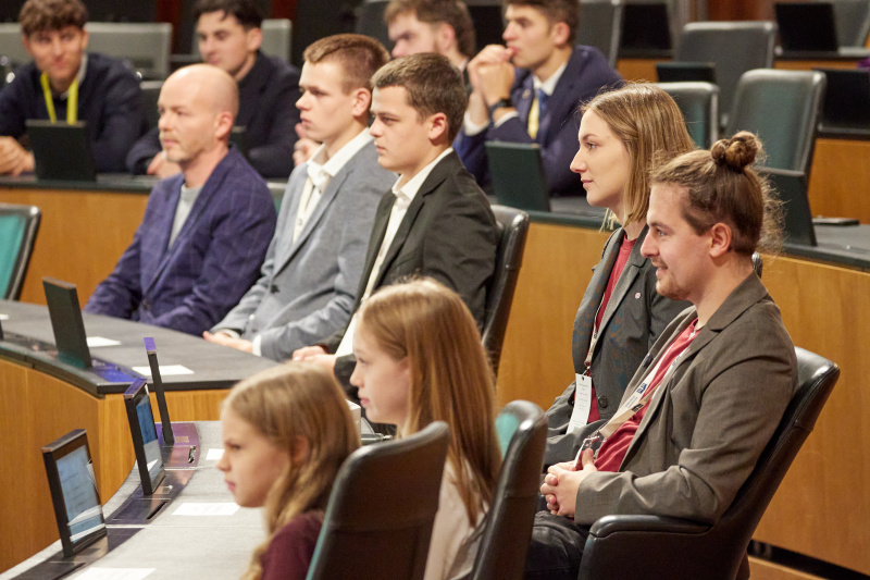 Blick Richtung Veranstaltungsteilnehmerinnen und -teilnehmer