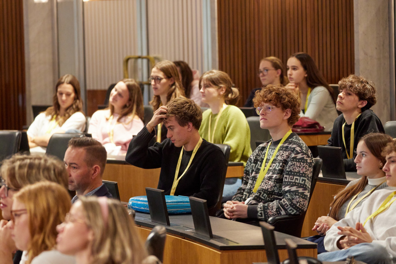 Blick Richtung Veranstaltungsteilnehmerinnen und -teilnehmer