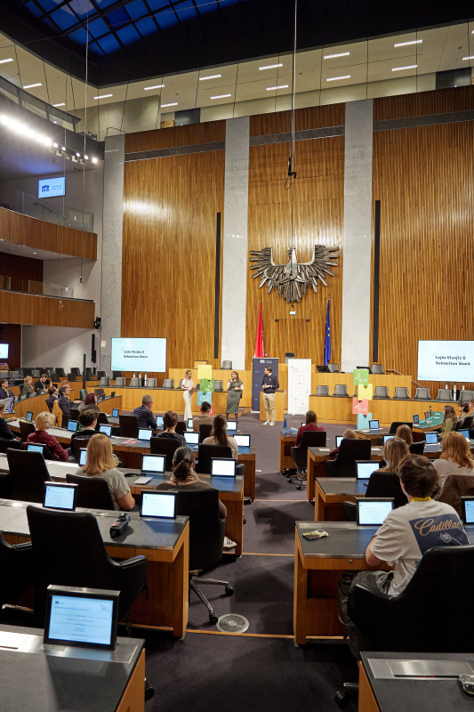 Interview. Von links: Verena Mischitz, Vorsitzende der Bundesjugendvertretung Lejla Visnjic, Vorsitzender der Bundesjugendvertretung Sebastian Stark