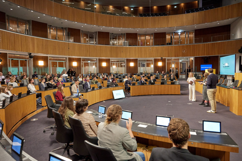 Interview. Von links: Verena Mischitz, Vorsitzende der Bundesjugendvertretung Lejla Visnjic, Vorsitzender der Bundesjugendvertretung Sebastian Stark