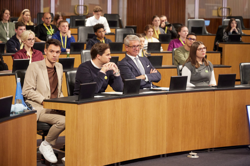 Blick Richtung Veranstaltungsteilnehmerinnen und -teilnehmer