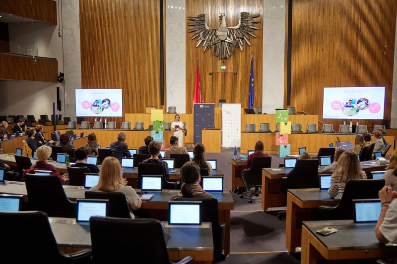 Moderation Verena Mischitz