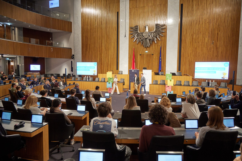 Kategorie: Klimaaktion. Nennung Siegerprojekt & Kurz-Interview. Strom von morgen - heute von uns gebaut - TFS Haslach