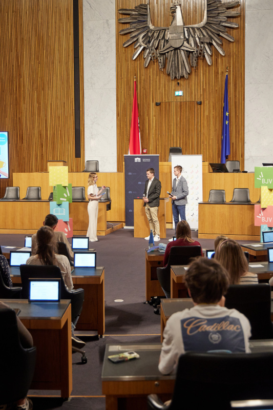 Kategorie: Klimaaktion. Nennung Siegerprojekt & Kurz-Interview. Strom von morgen - heute von uns gebaut - TFS Haslach